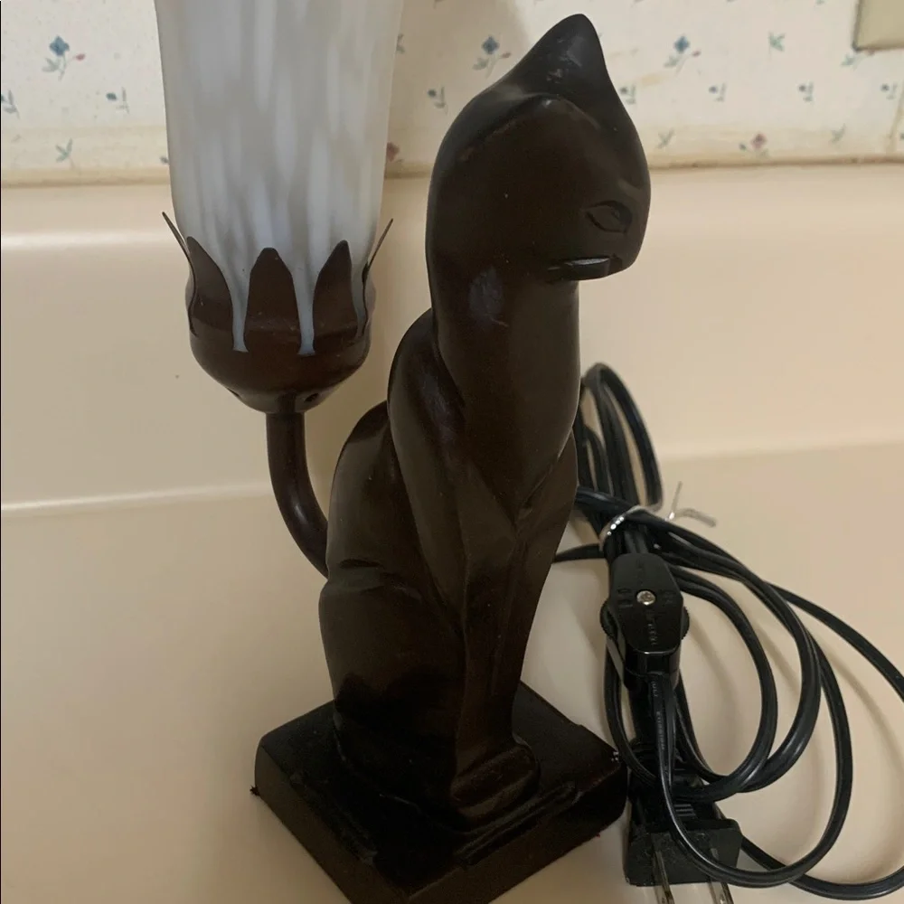 Vintage Metal Cat Lamp with Lily Flower Glass Shade -Complete and Working - Picture 4 of 7